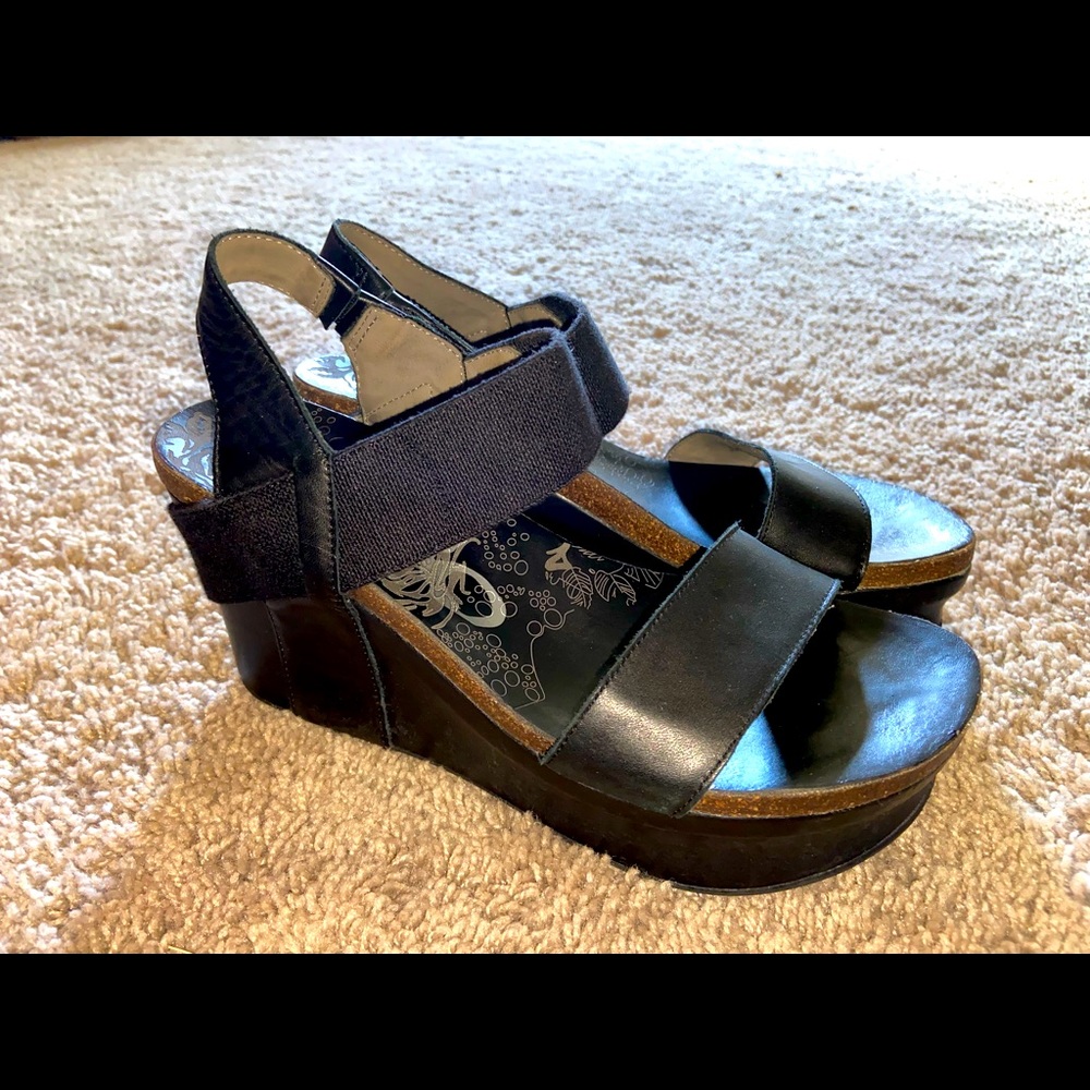 OTBT black wedges